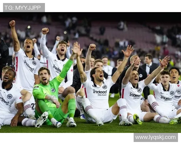 人气最高的足球联队球星闪耀赛场引领团队追逐冠军梦想