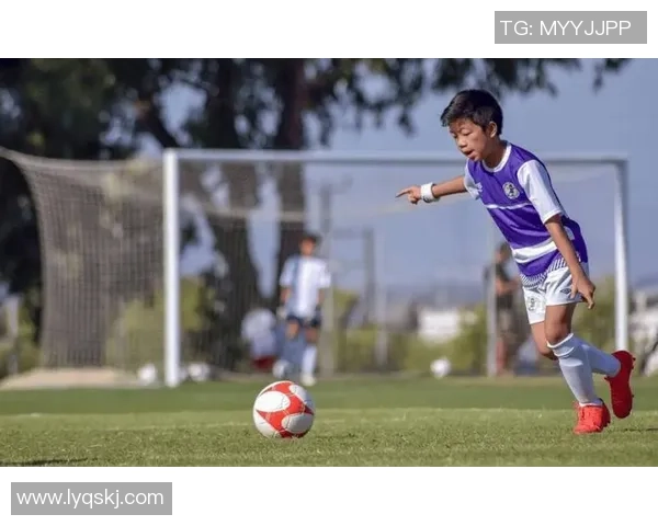 八零年代中国足球球星回顾与影响力分析：他们如何塑造中国足球的辉煌与低谷